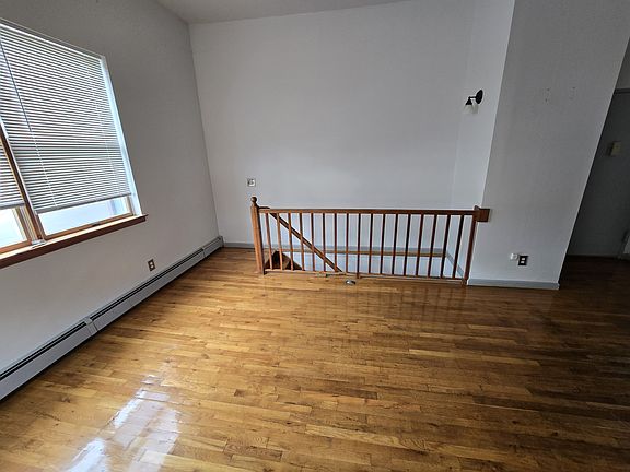 4th image of 15 E Hunns Lake Rd APT 9