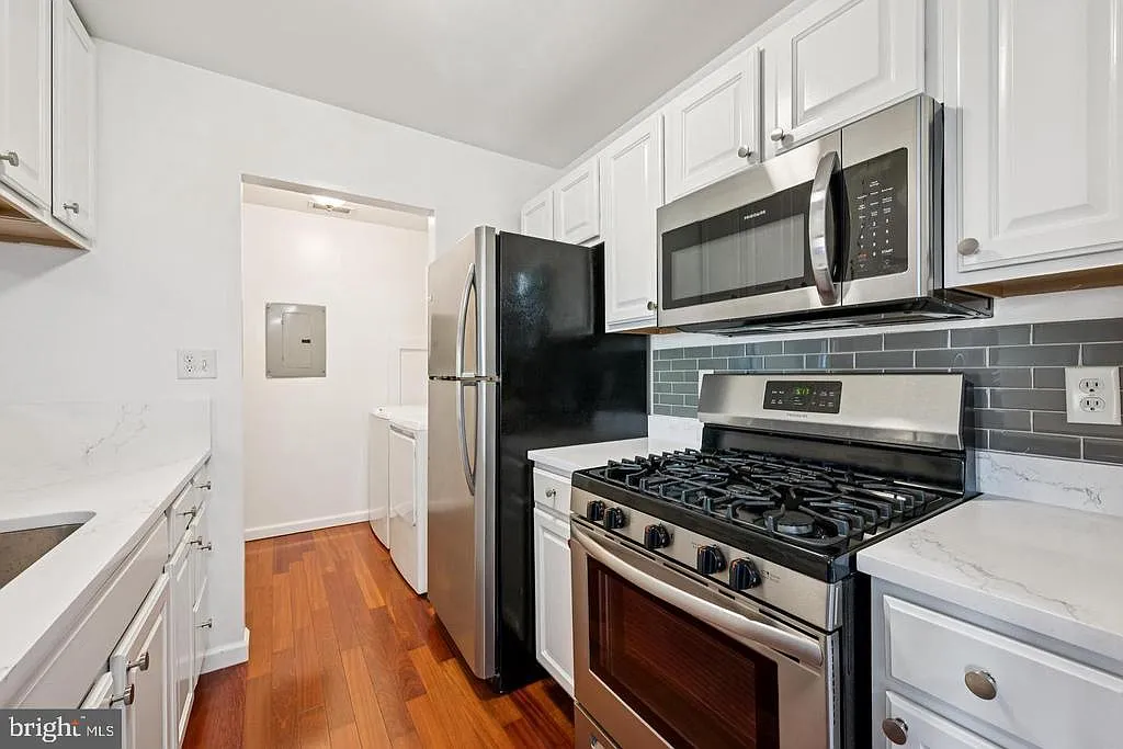 2 bed, 2.0 bath, 940 sqft, $2,100 — Photo 4
