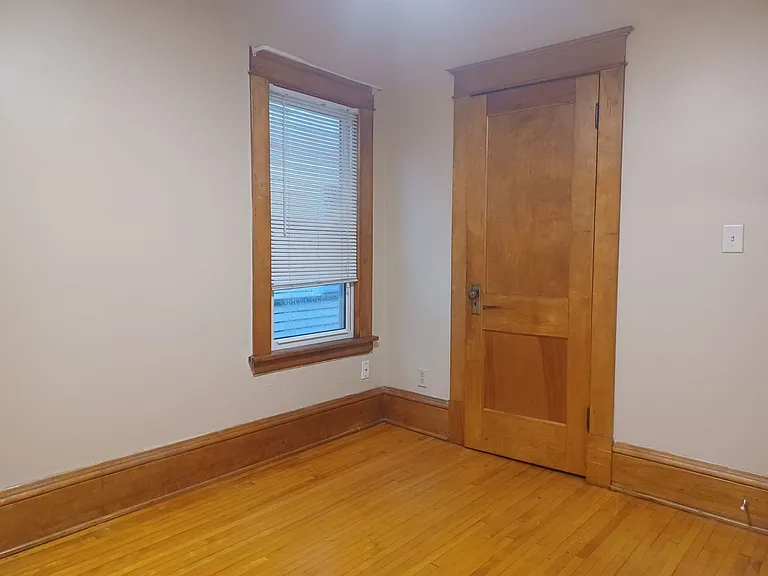 1180 Charles Ave — Photo 7