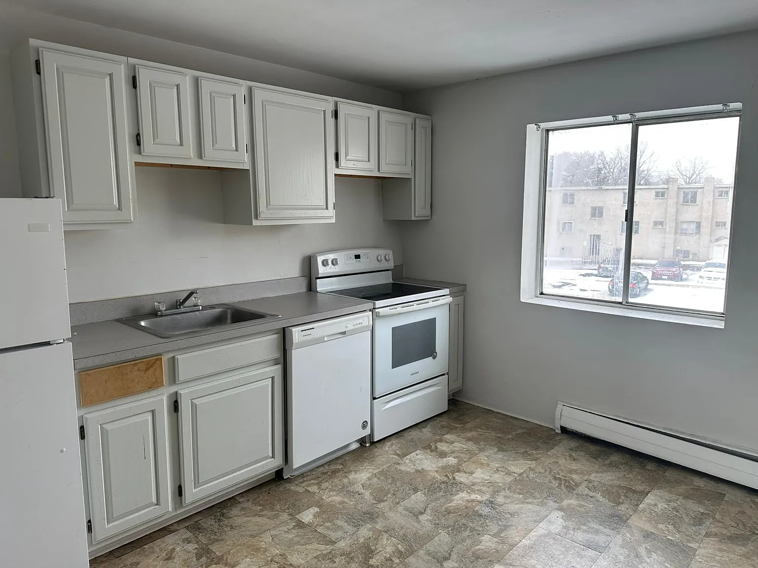 Silverlake Apartments — Photo 4