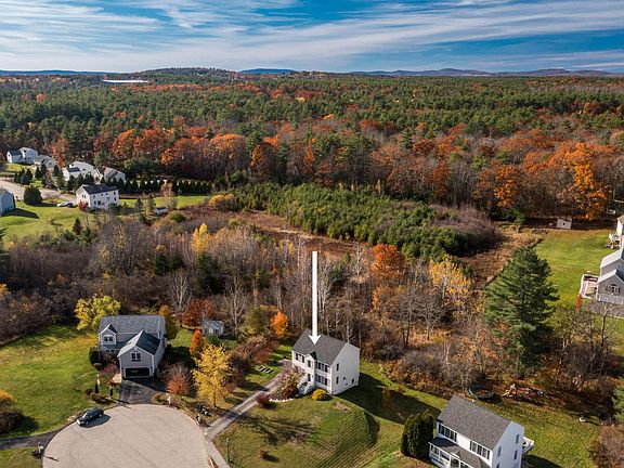 5th image of 13 Squire Dr