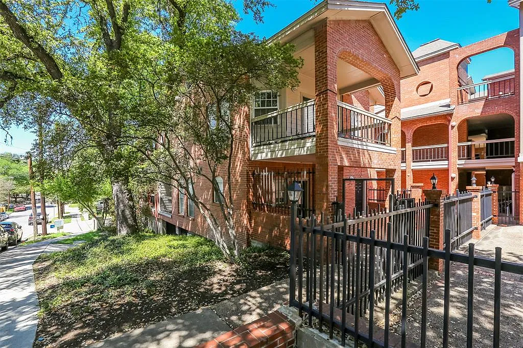 3 bed, 1424 sqft, $2,795 — Photo 2