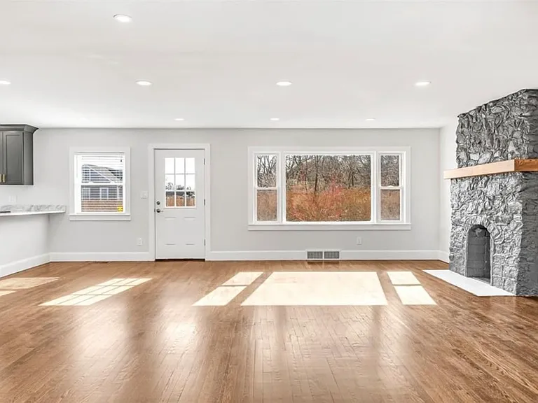 561 Boyds Ln — Photo 10
