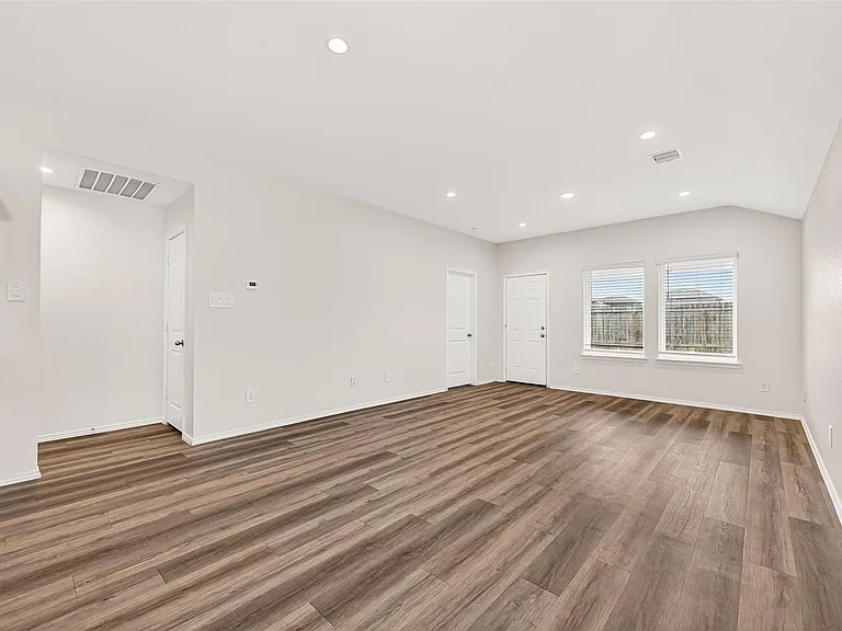 1710 Legacy Hills Dr — Photo 5