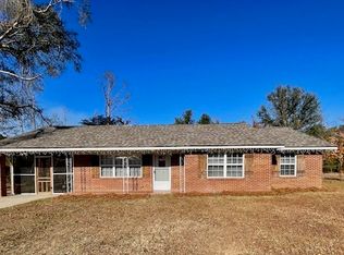 64 Lakeside Dr, Hazlehurst, GA 31539