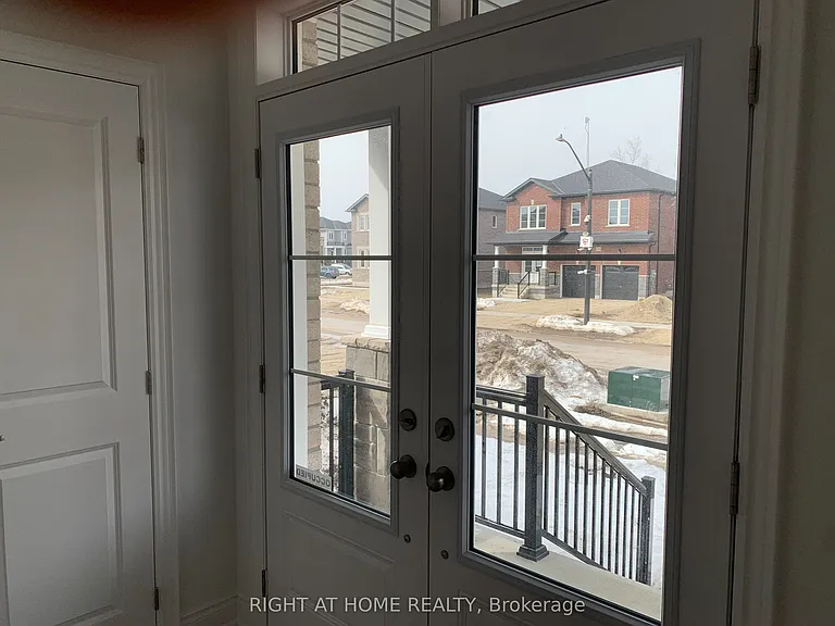 Amber Dr — Photo 14