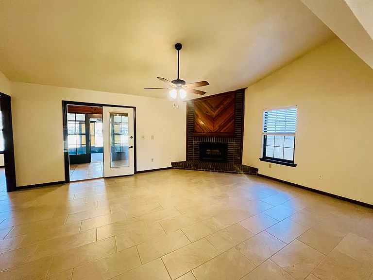 35115 Whispering Oaks Blvd — Photo 9