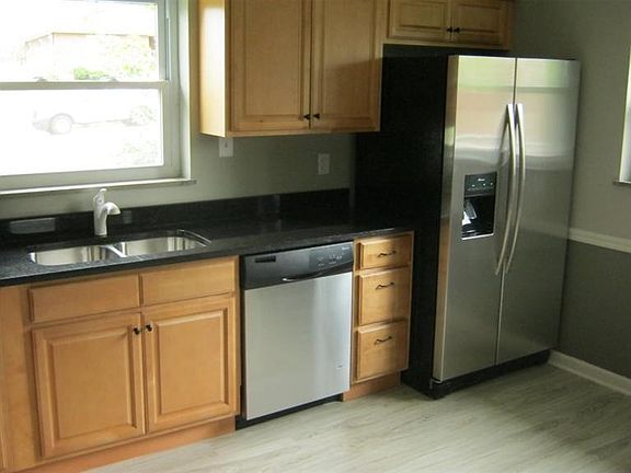 5th image of 11 Scott Dr