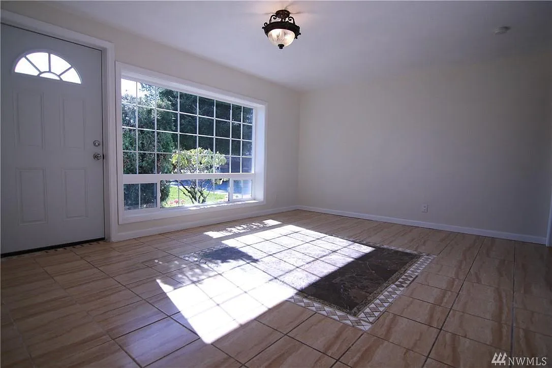 2 bed, 700 sqft, $2,095 — Photo 3