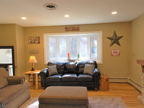 3rd image of 190 Glenside Trl