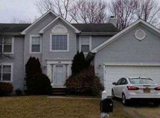 56 E Meadowbrook Cir, Sicklerville, NJ 08081
