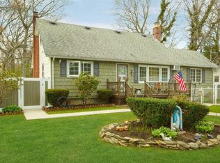 7 Edwards Rd, Mastic Beach, NY 11951