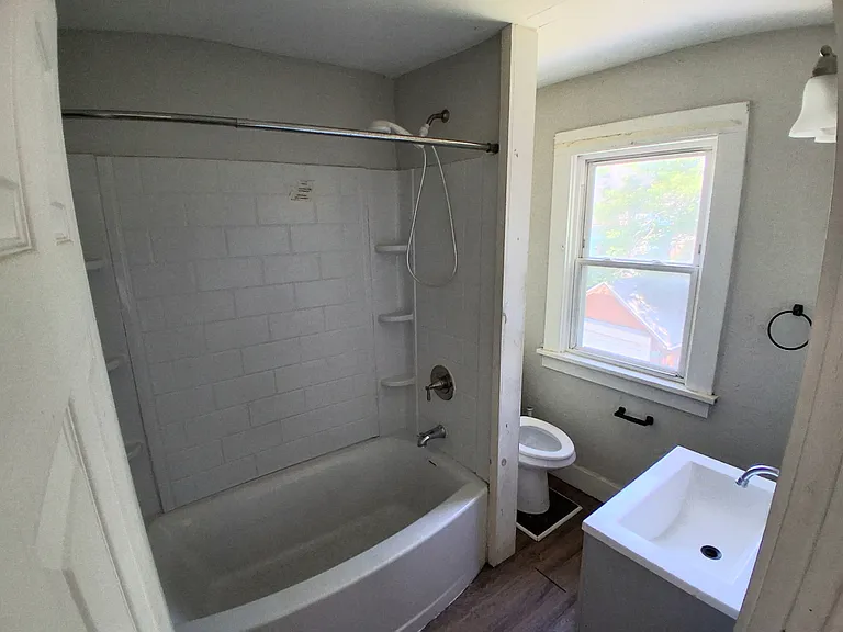 400 Selye Ter — Photo 12