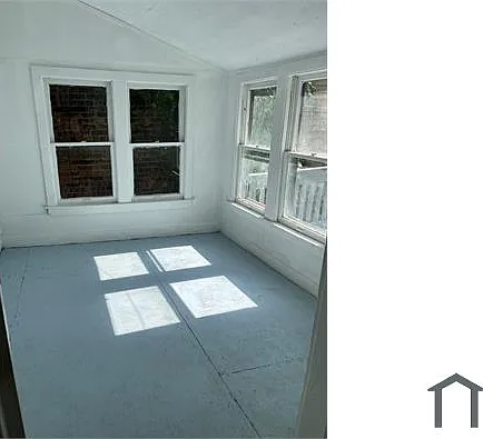 7926 S Escanaba Ave — Photo 5