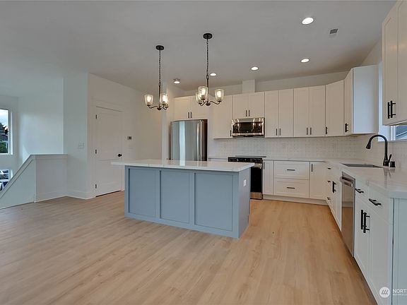 5th image of 18201 70th Avenue Ct E