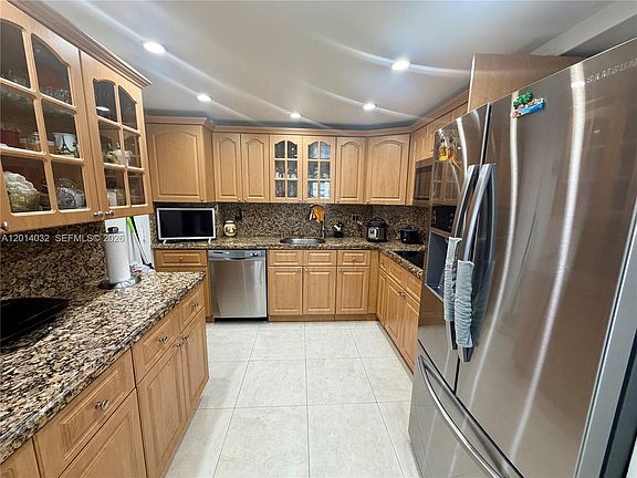 3rd image of 500 Bayview Dr APT 1631