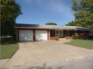 404 Charles St, Hesston, KS 67062