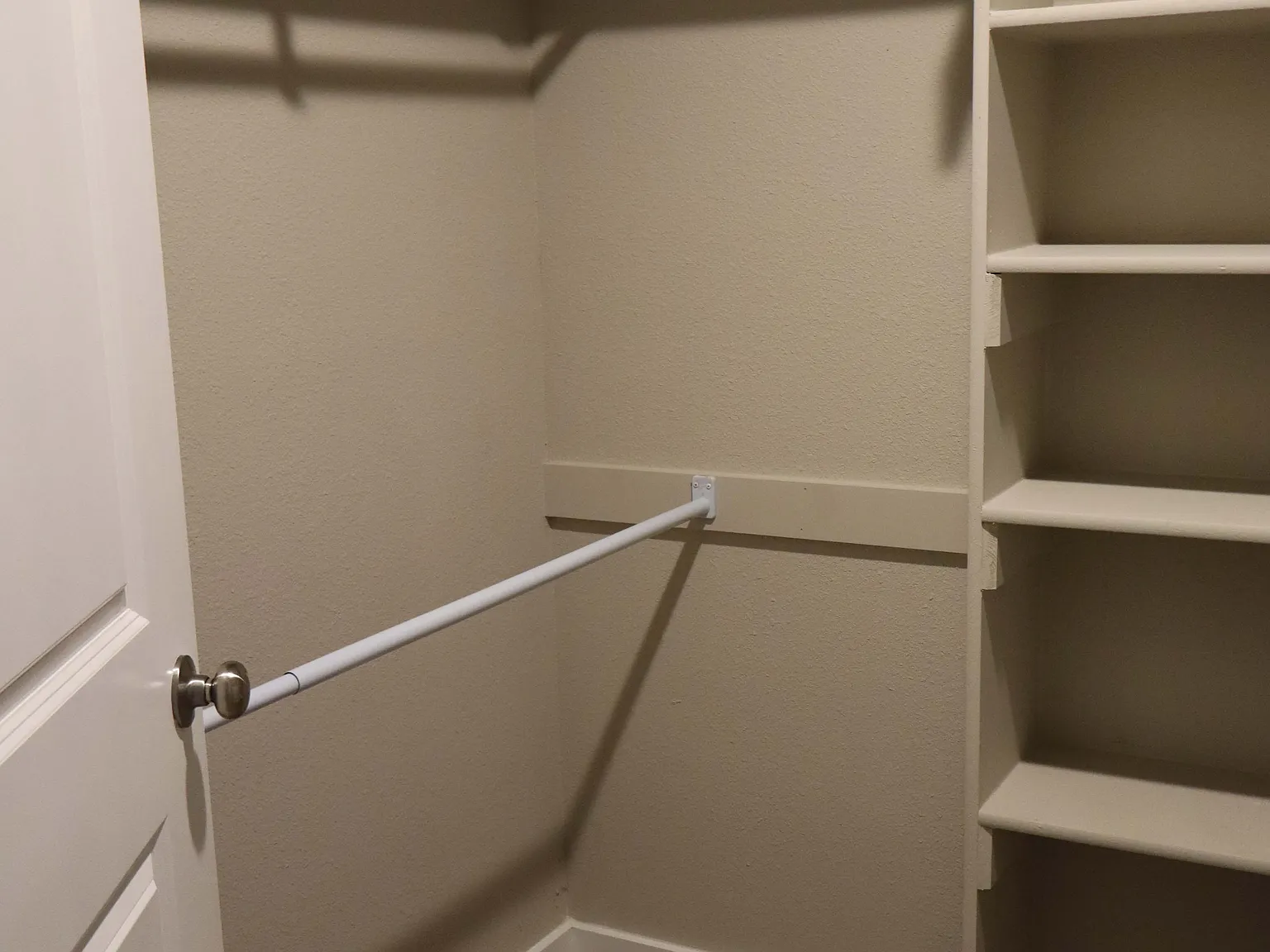 3 bed, 1100 sqft, $1,300 — Photo 4