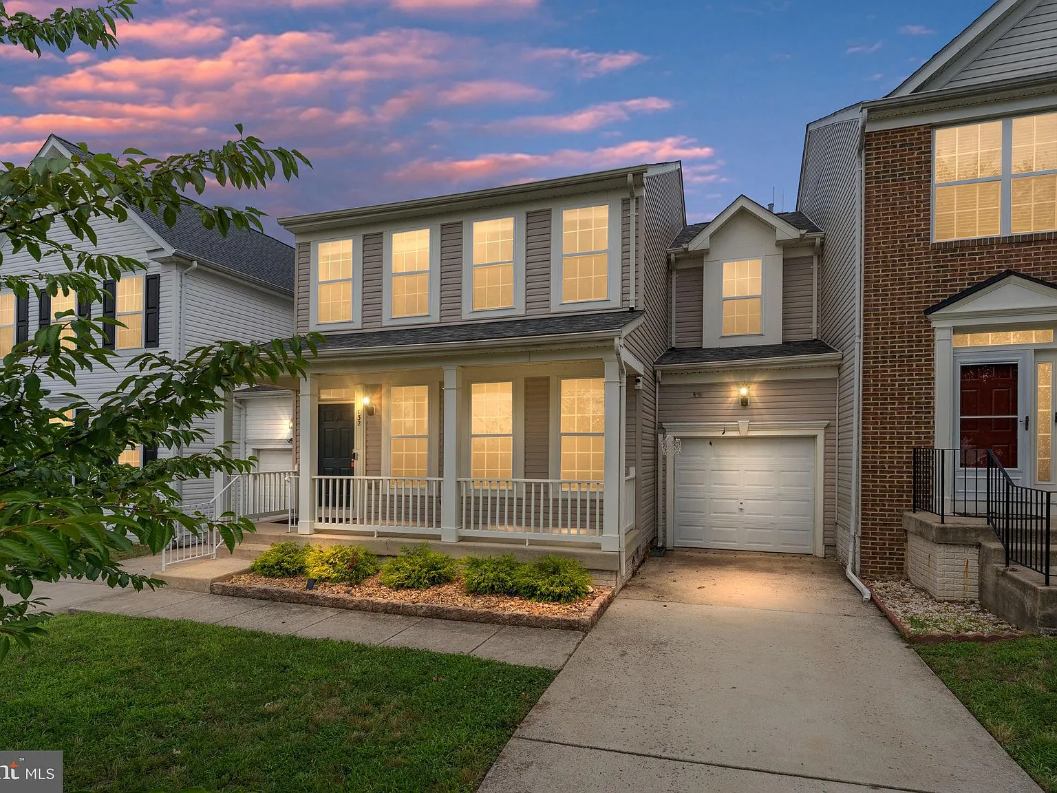 4 bed, 3.5 bath, 2174 sqft, $3,000 — Photo 2
