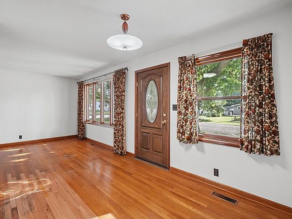 5th image of 217 Cedar St