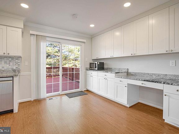5th image of 27 Forest Landing Ct