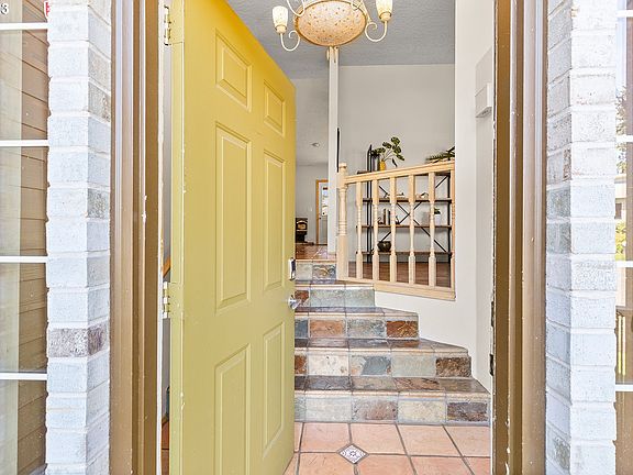 5th image of 3015 NE 98th Cir