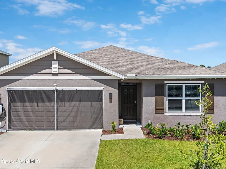 1148 Casey Ave — Photo 1