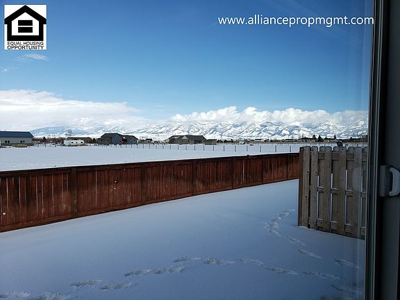2nd image of 893-899 N River Rock Dr
