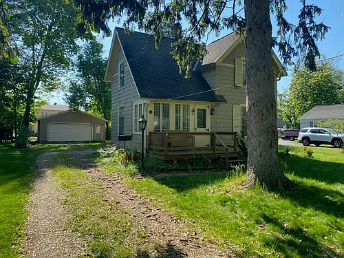 301 Bassett Rd Photo 1