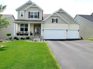 1614 Aspen Dr, Carver, MN 55315