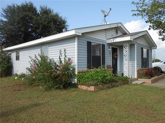 3rd image of 801 Shinn Cir