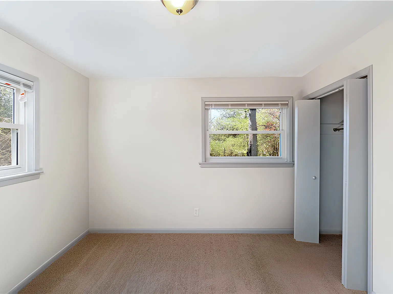 4 bed, 2.0 bath, $624 — Photo 2