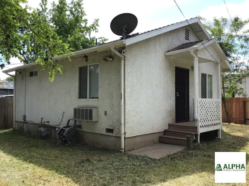 133 Stanford Ave