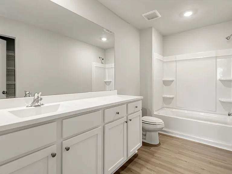 Secondary bathroom.