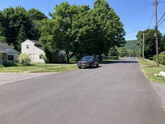 Exterior Neighborhood (street photo)
