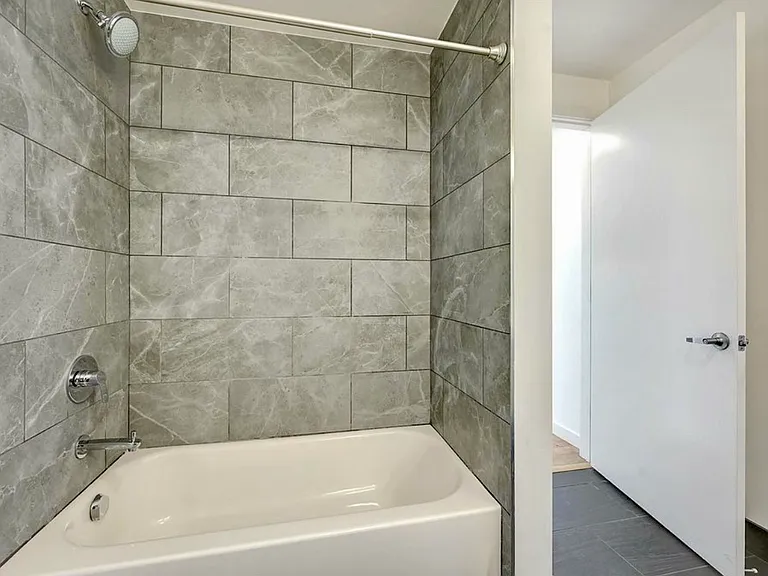 1188 Valencia St #404 — Photo 12