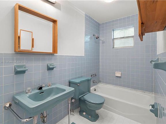 5th image of 435 W 43rd St #435