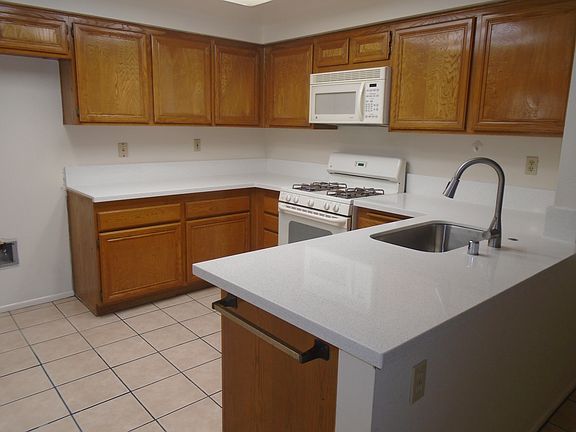 3rd image of 19 Goldstar Pl