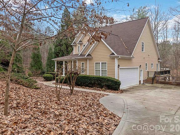 3rd image of 151 Maple View Dr
