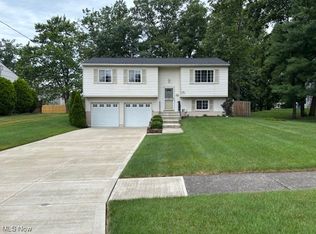 176 Oakleigh Dr, Brunswick, OH 44212