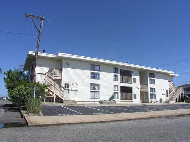 1st image of 209 44th St #209