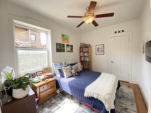 2nd image of 929 W Cornelia Ave