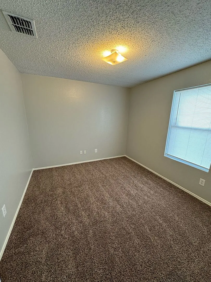 SpacIous Terrell Home! Move in ready — Photo 1
