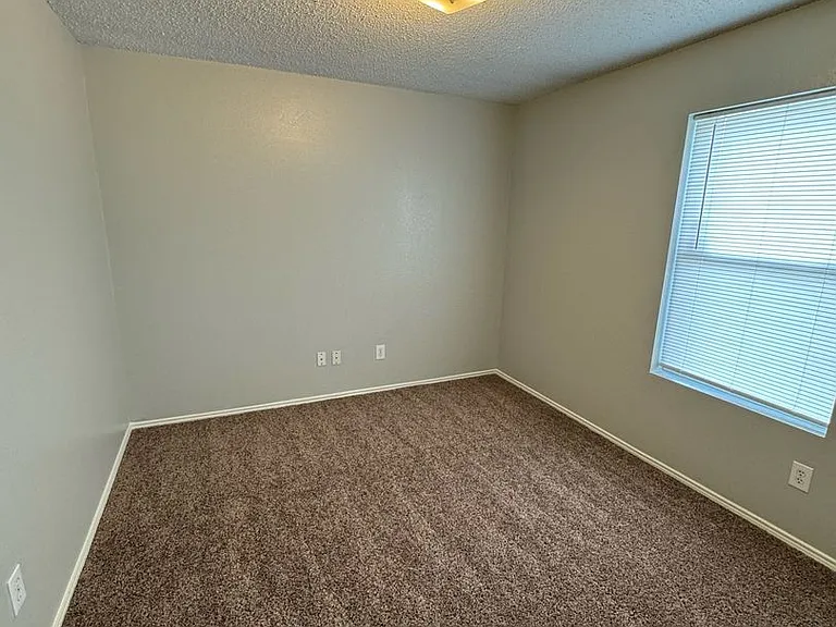 1805 Brookwood Dr — Photo 1