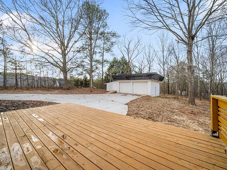 325 Russell Rd — Photo 27