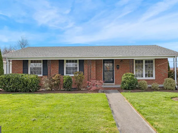 15 Lincoln Ave, Berryville, VA 22611