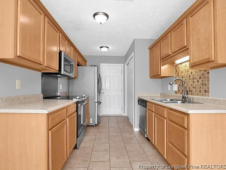 1475 Avoncroft Dr — Photo 8