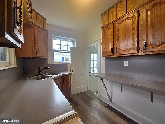 3rd image of 220 Meadow Rd