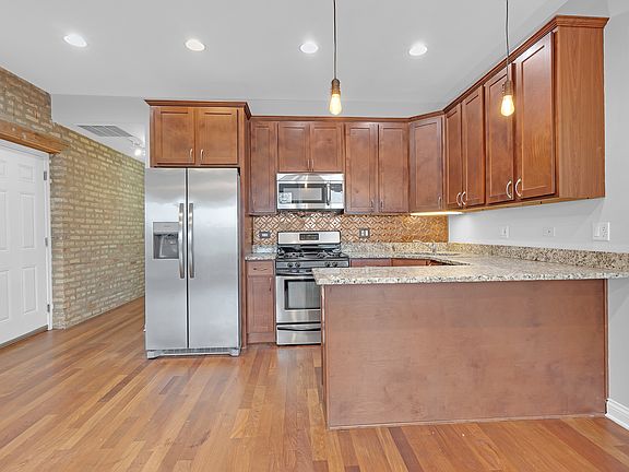 3rd image of 1154 N Kedzie Ave APT 402