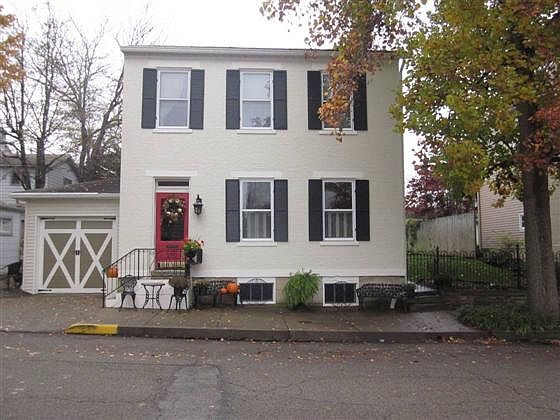 2nd image of 220 Walnut St